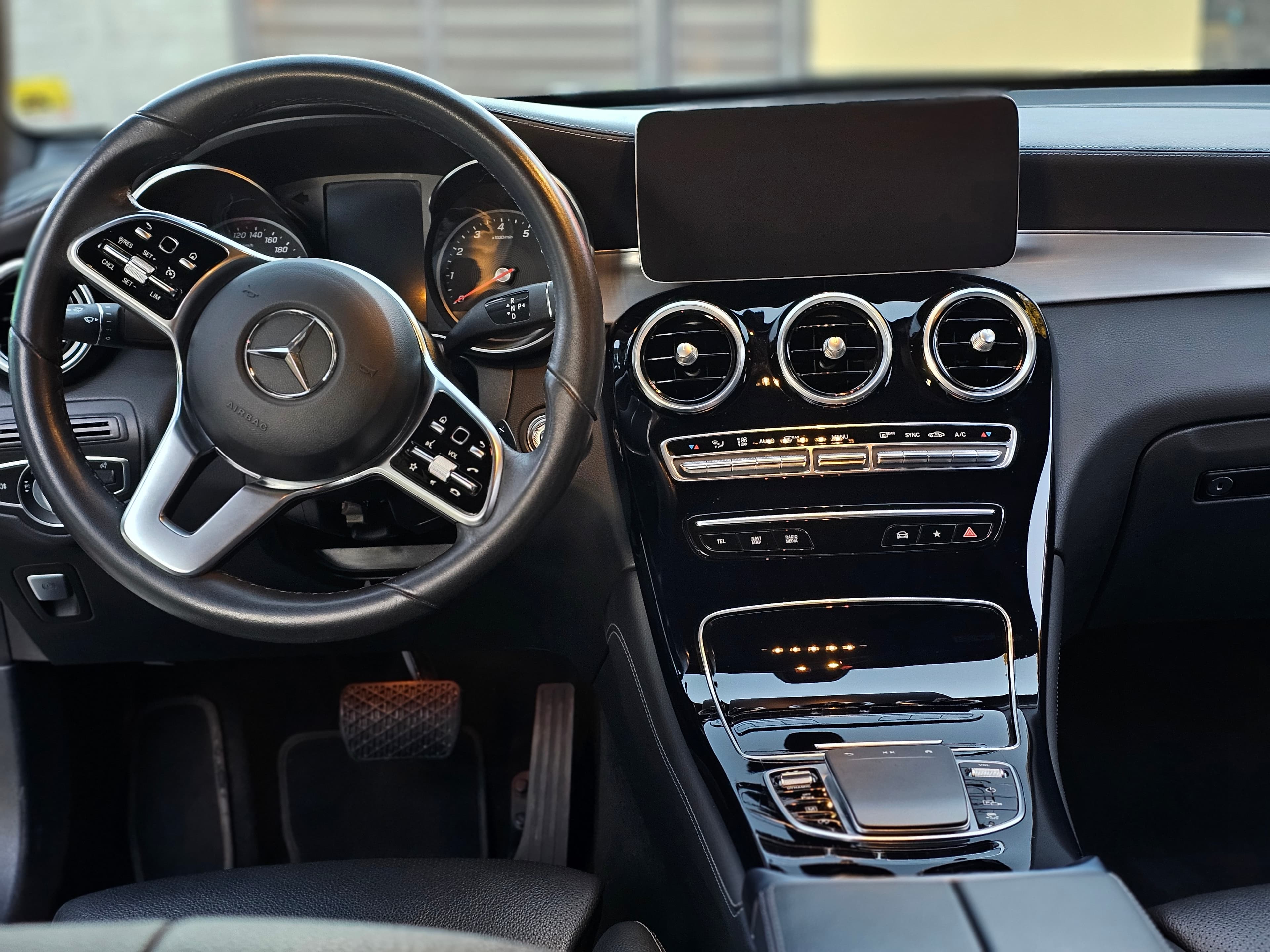 Mercedes GLC - dechroming, dach czarny połysk, lampy PPF 70%